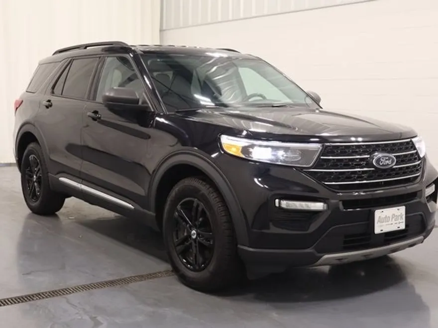 2023 Ford Explorer XLT photo 1