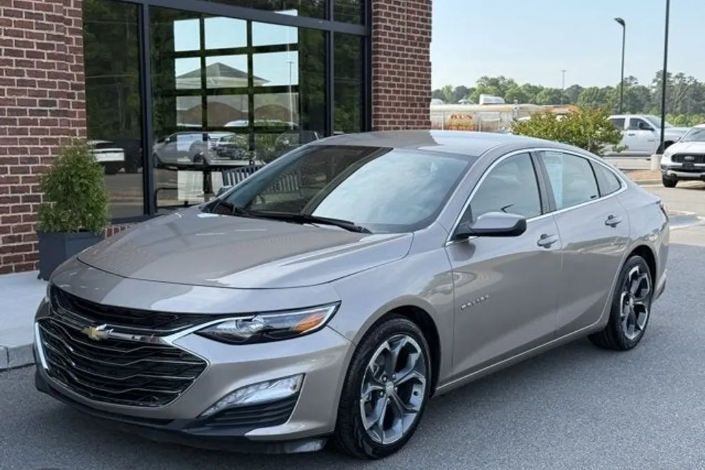 2022 Chevrolet Malibu 1LT photo 1