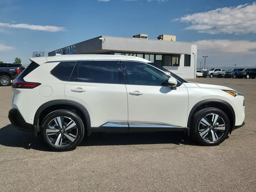 2023 Nissan Rogue SL photo 1