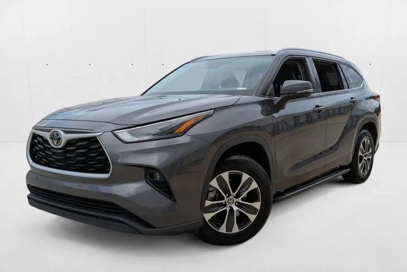 2022 Toyota Highlander XLE photo 1