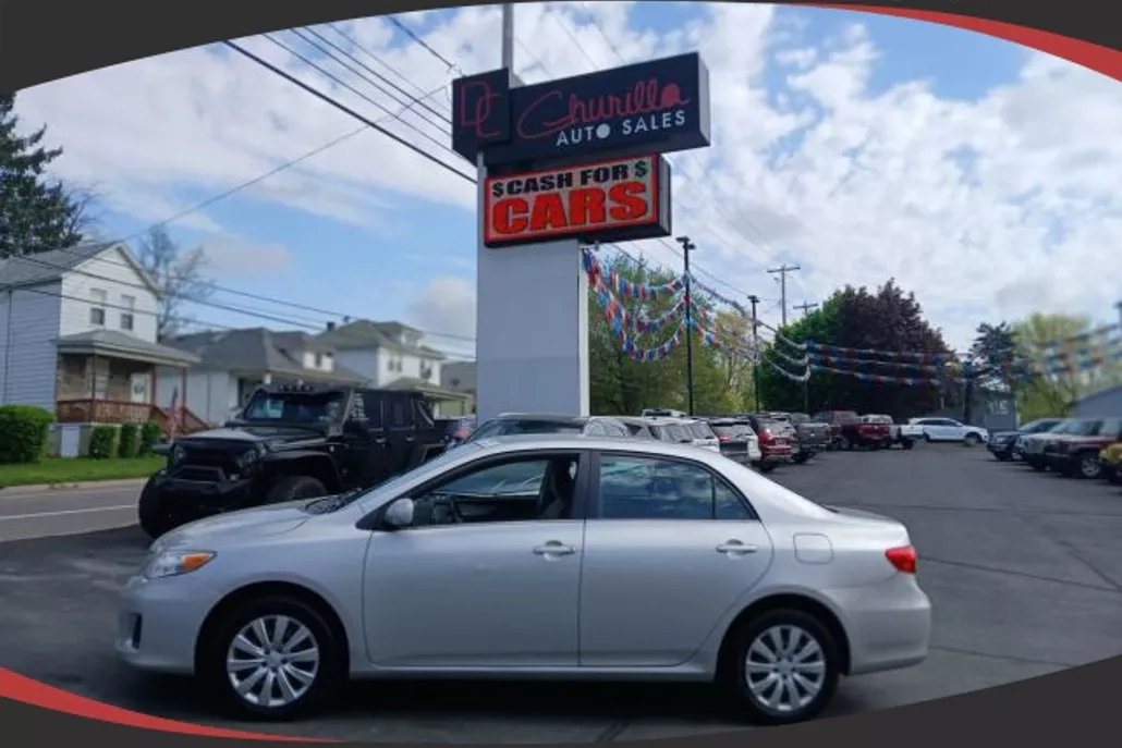2013 Toyota Corolla LE photo 1