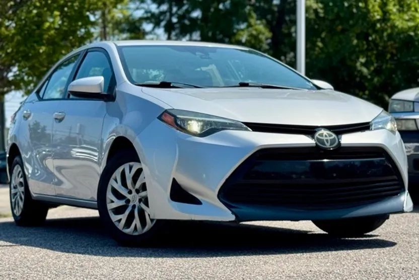 2017 Toyota Corolla L photo 1