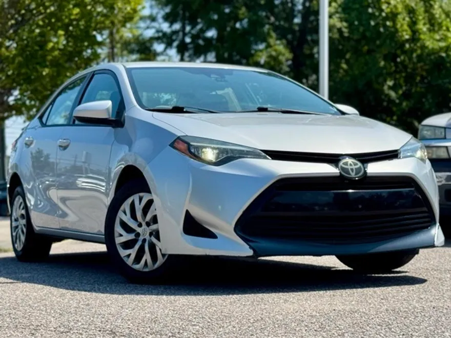 2017 Toyota Corolla L photo 1