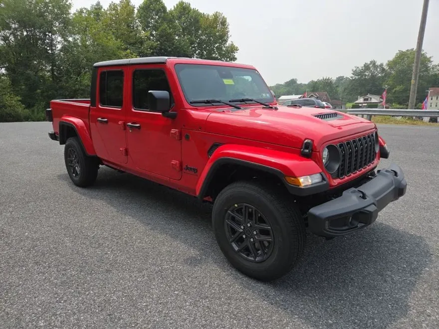 2025 Jeep Gladiator Sport S photo 1