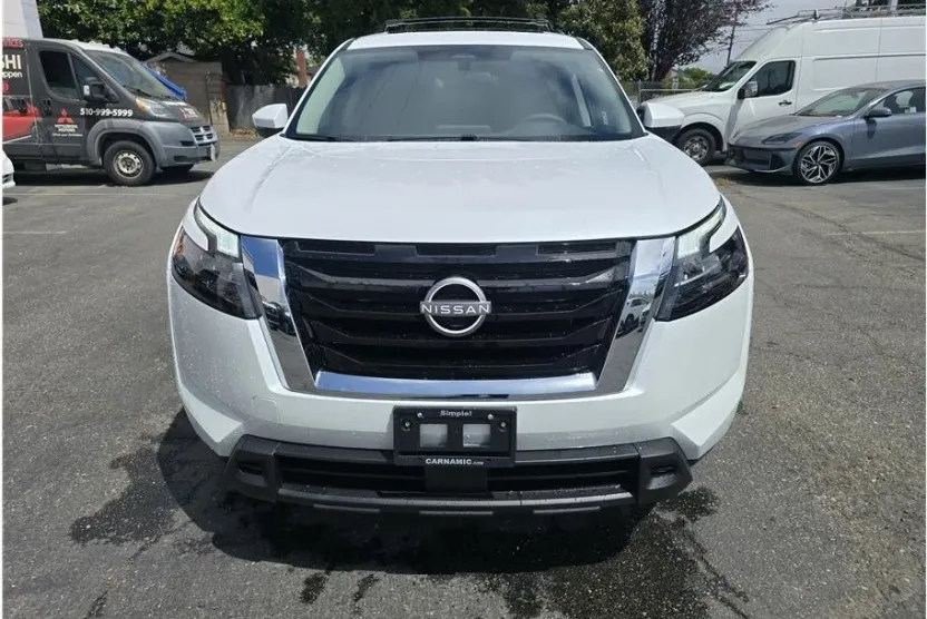 2025 Nissan Pathfinder SV photo 1