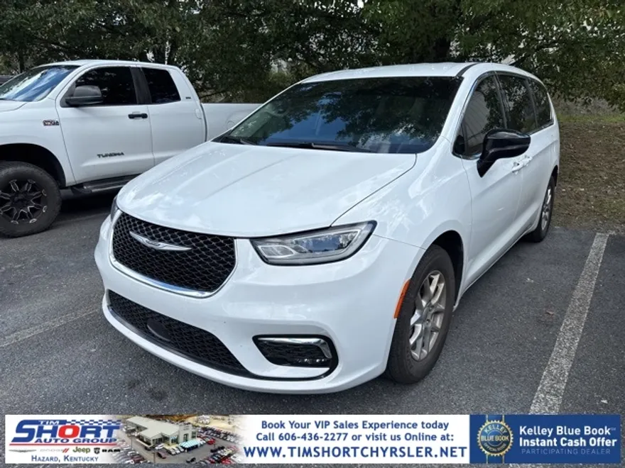 2024 Chrysler Pacifica Touring L photo 1