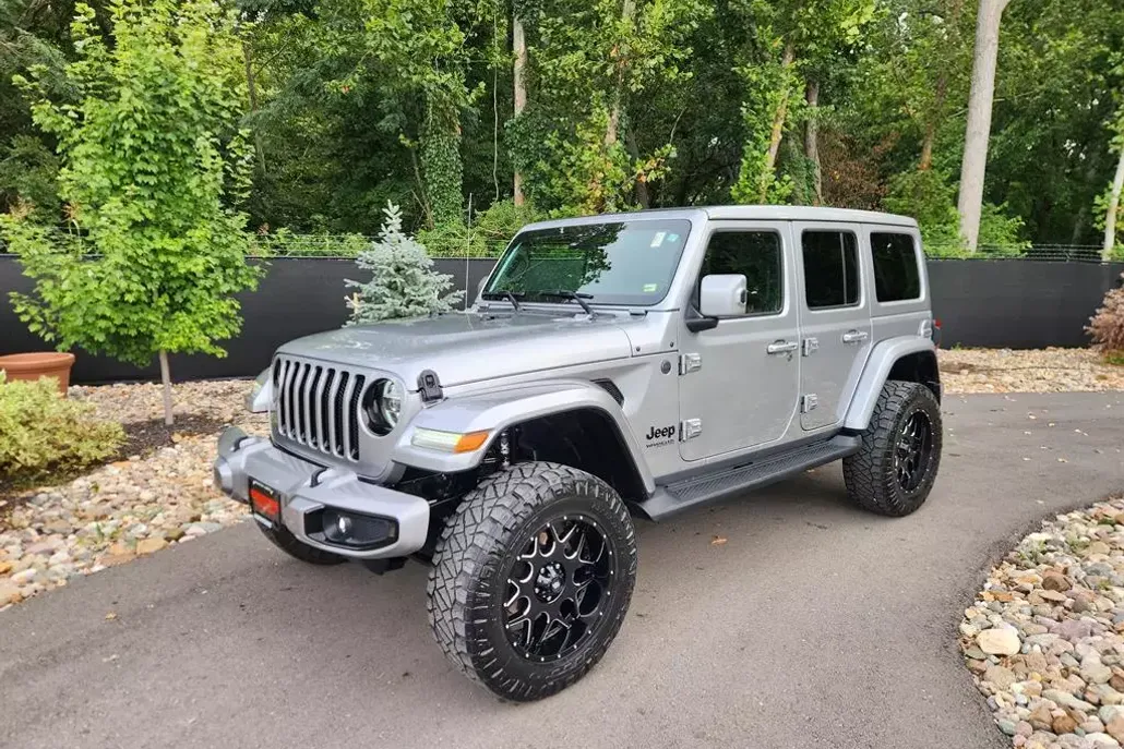2021 Jeep Wrangler Unlimited Sahara photo 1