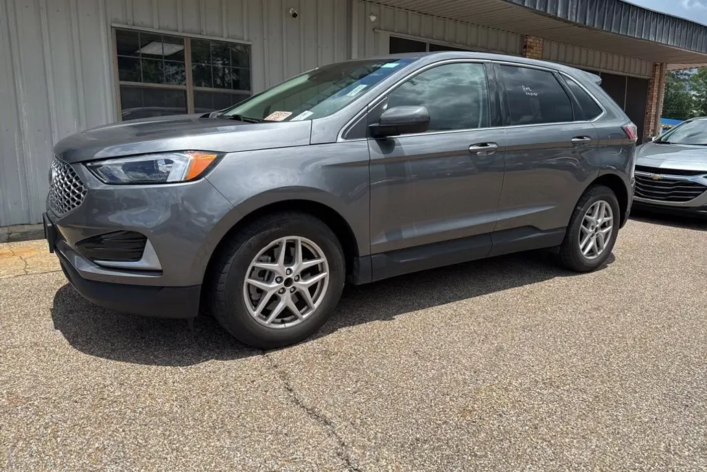 2024 Ford Edge SEL photo 1