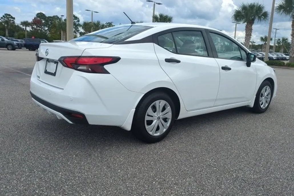 2020 Nissan Versa 1.6 S photo 1