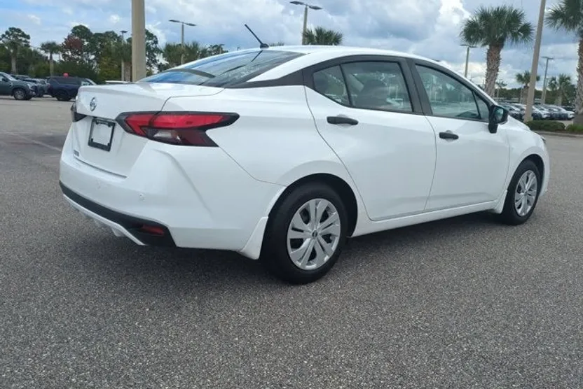2020 Nissan Versa 1.6 S photo 1
