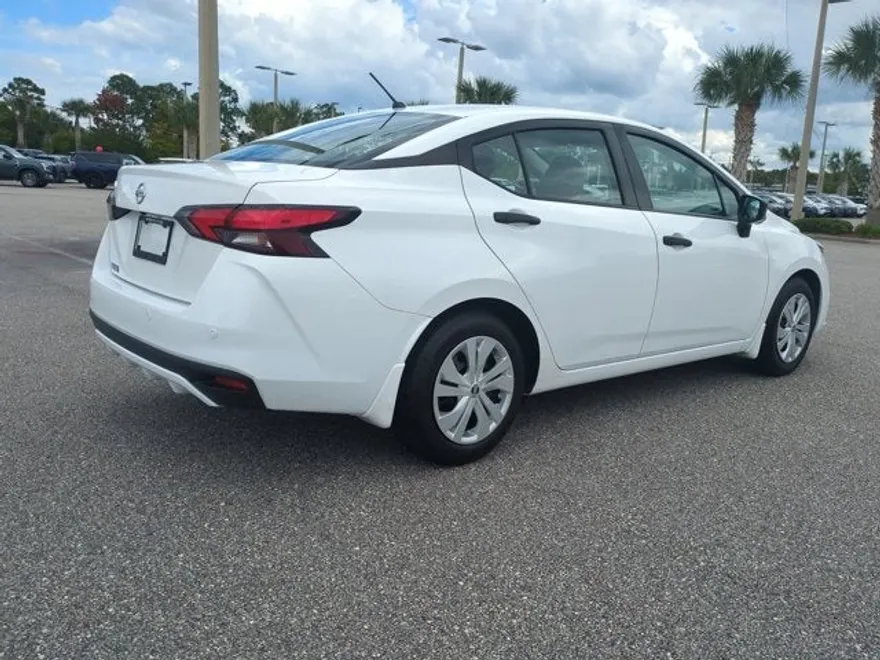2020 Nissan Versa 1.6 S photo 1