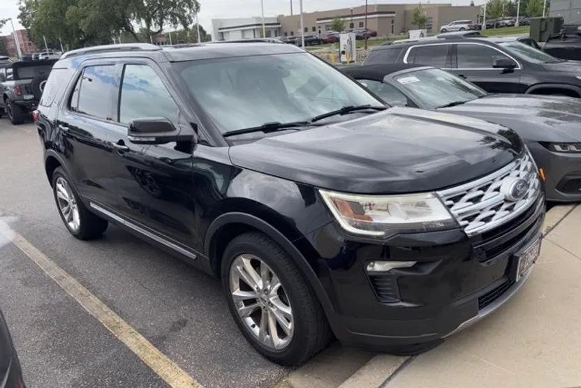 2018 Ford Explorer XLT photo 1
