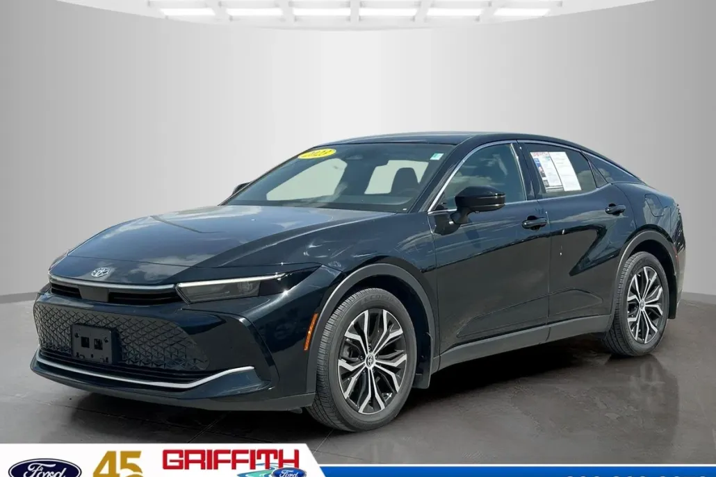 2023 Toyota Crown XLE photo 1