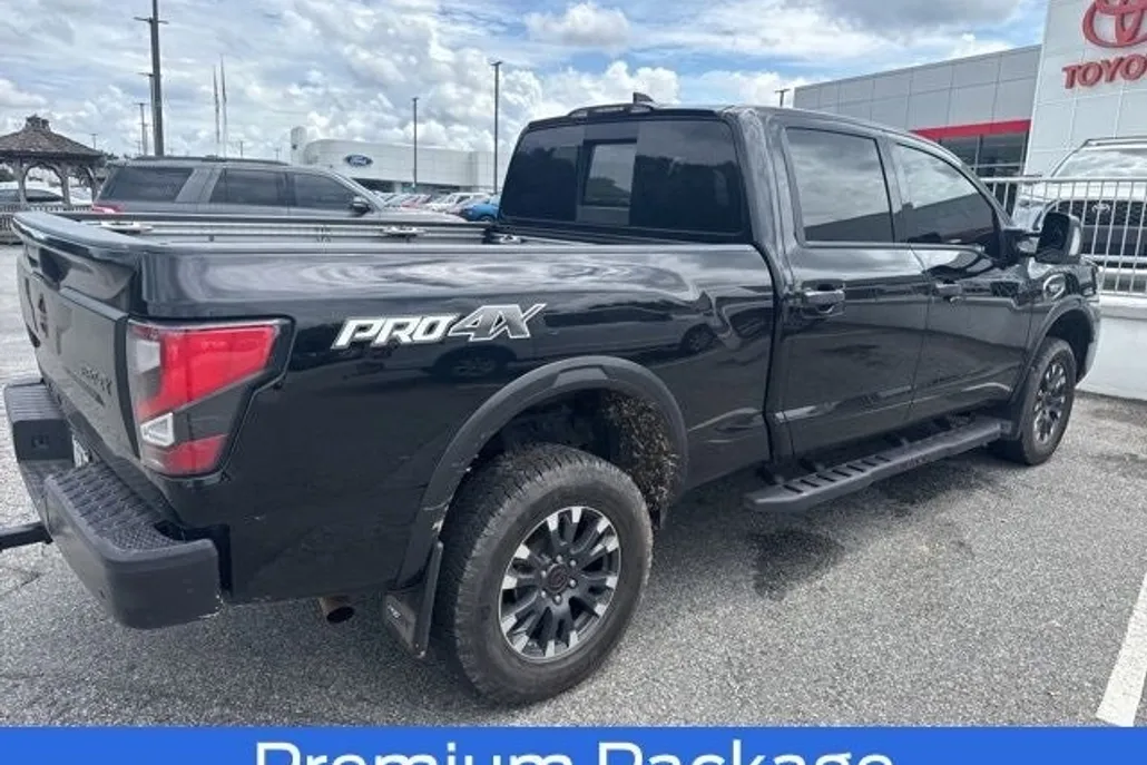 2024 Nissan Titan PRO-4X photo 1
