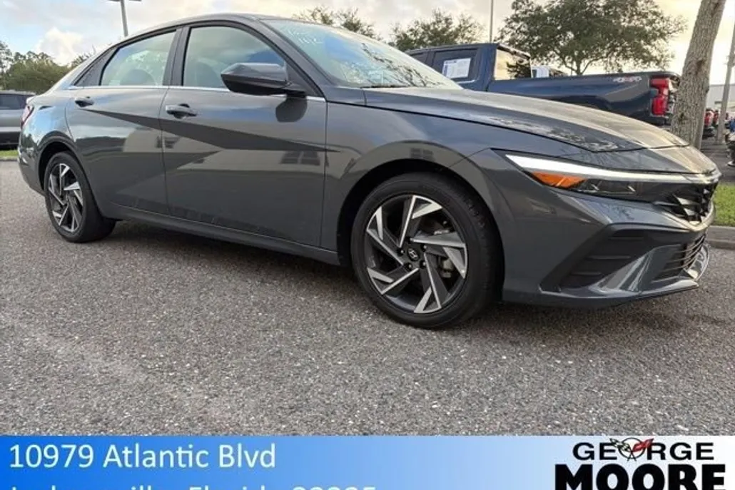 2025 Hyundai Elantra SEL Convenience photo 1