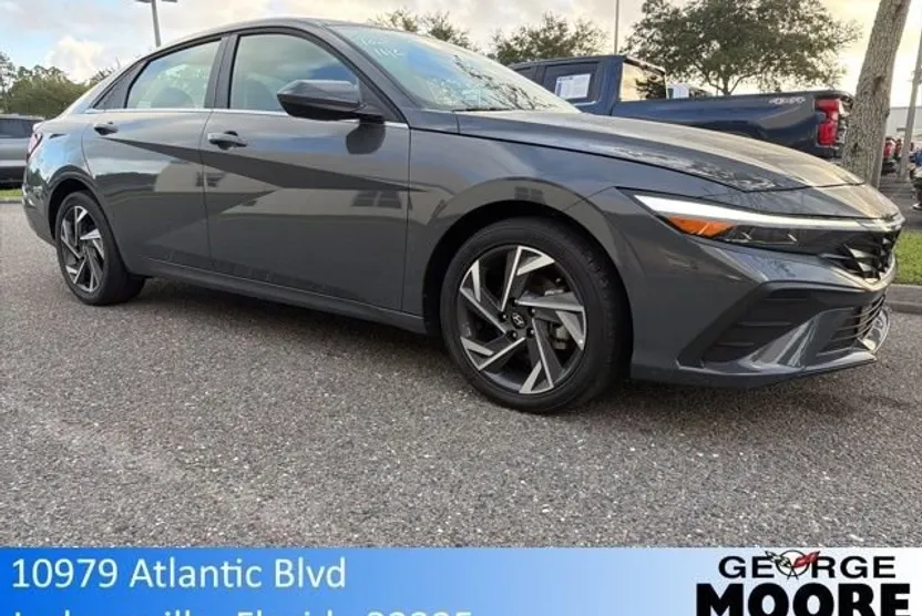 2025 Hyundai Elantra SEL Convenience photo 1
