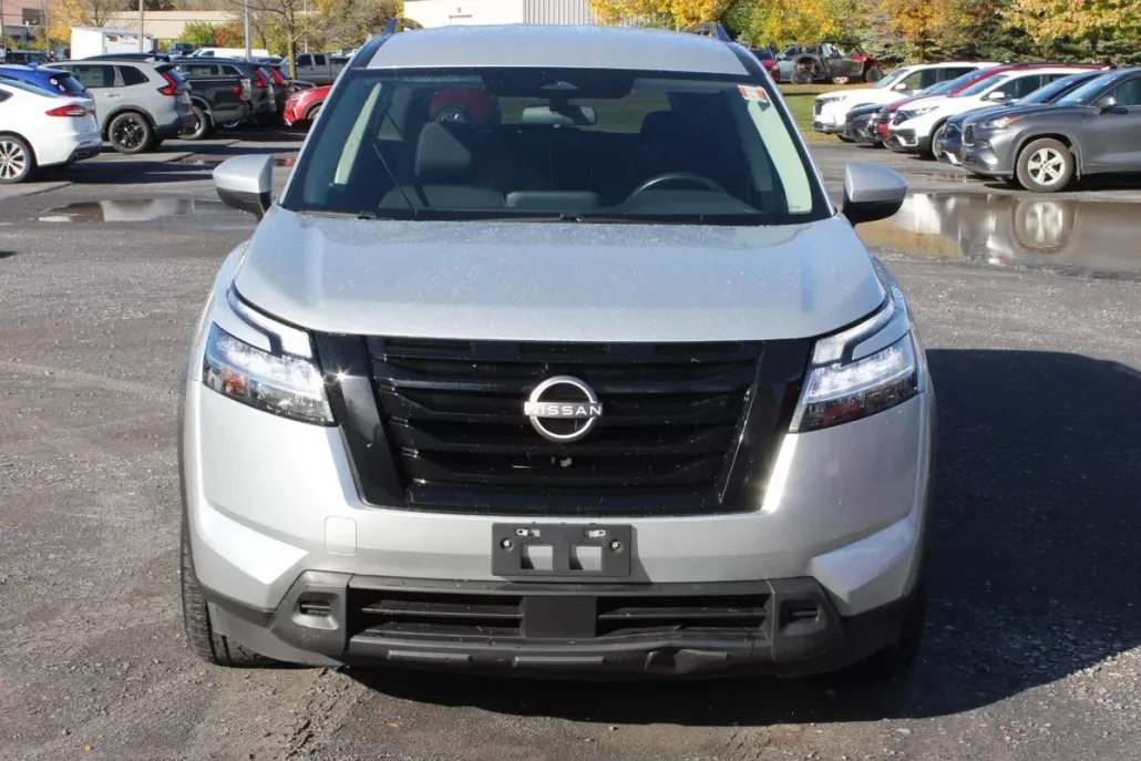 2022 Nissan Pathfinder SV photo 1