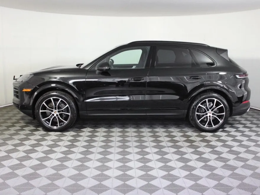 2025 Porsche Cayenne Base photo 1