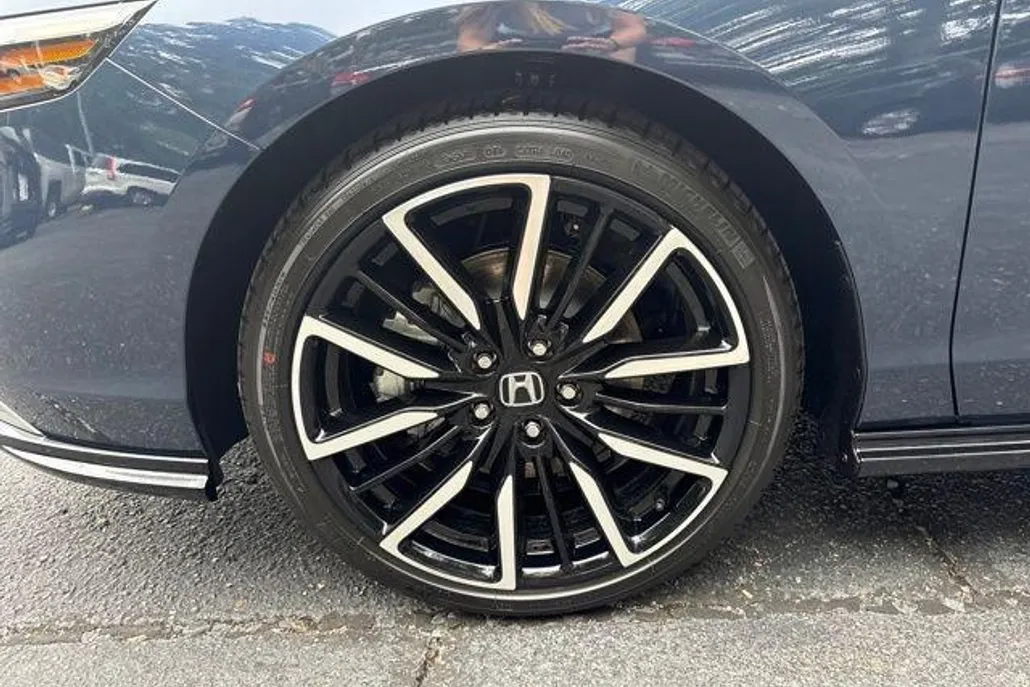 2025 Honda Accord Hybrid Touring photo 1