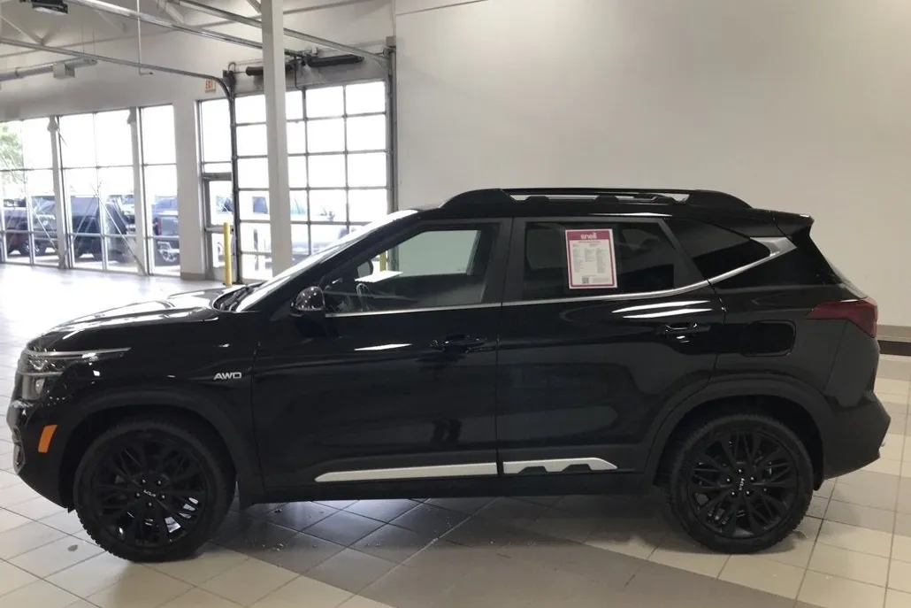 2023 Kia Seltos Nightfall Edition photo 1