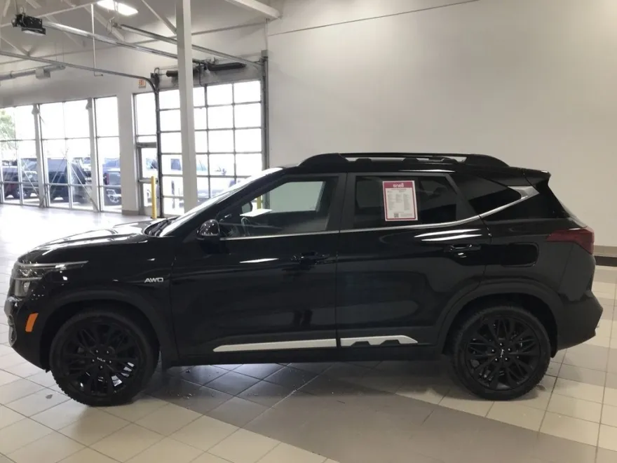 2023 Kia Seltos Nightfall Edition photo 1