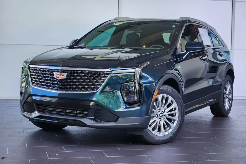 2025 Cadillac XT4 Premium Luxury photo 1