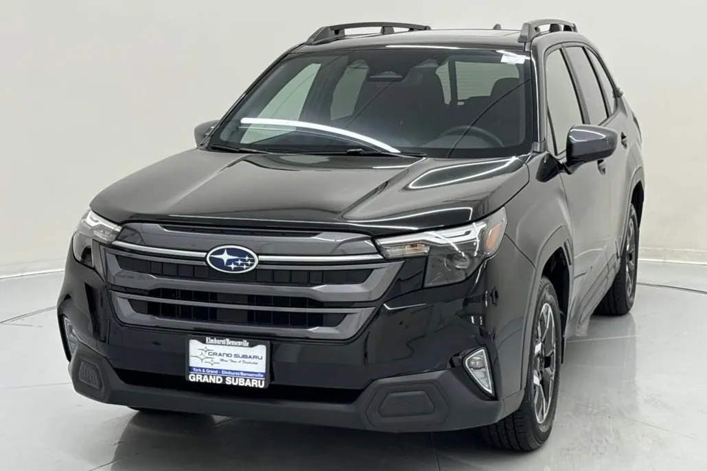 2025 Subaru Forester Premium photo 1