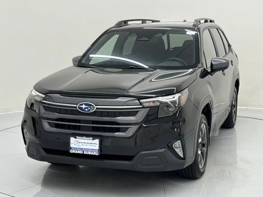 2025 Subaru Forester Premium photo 1