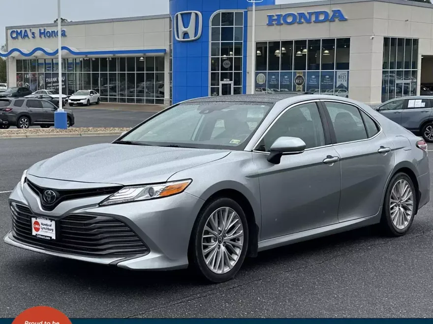 2019 Toyota Camry XLE photo 1