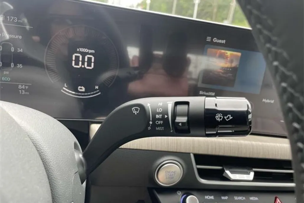 2025 Hyundai Sonata Hybrid SE photo 1