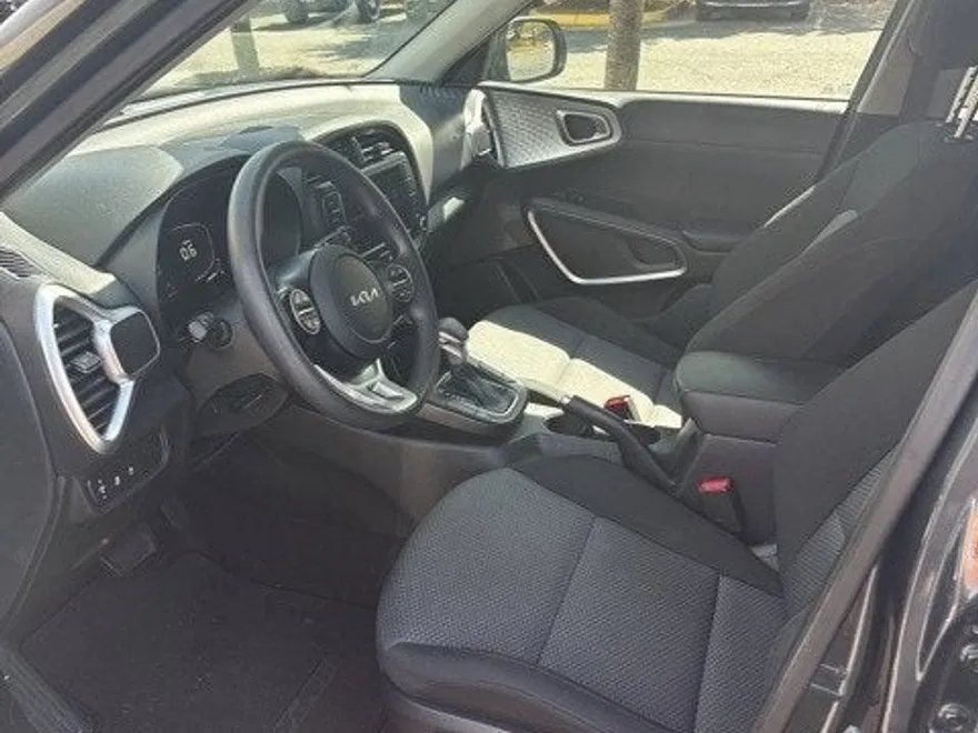 2023 Kia Soul LX photo 1