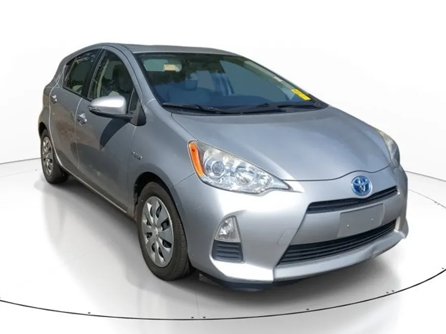 2013 Toyota Prius C One photo 1