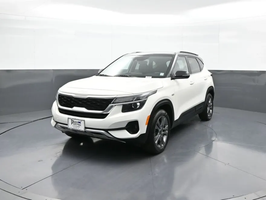 2023 Kia Seltos S photo 1