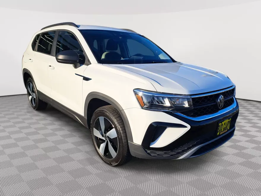2024 Volkswagen Taos S photo 1