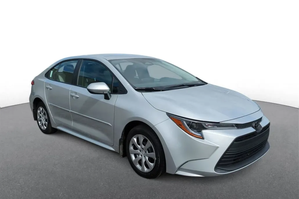 2025 Toyota Corolla LE photo 1