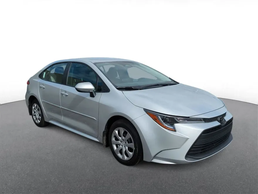 2025 Toyota Corolla LE photo 1