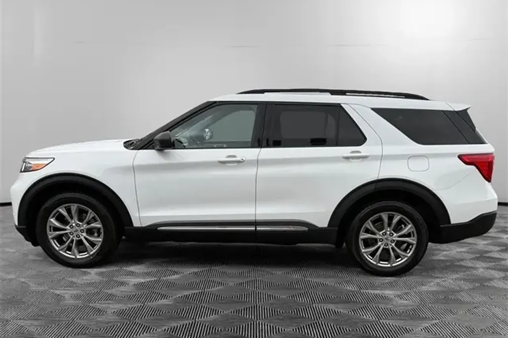 2021 Ford Explorer XLT photo 1