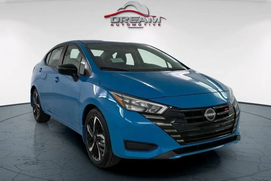 2025 Nissan Versa SR photo 1