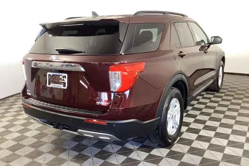 2022 Ford Explorer XLT photo 1