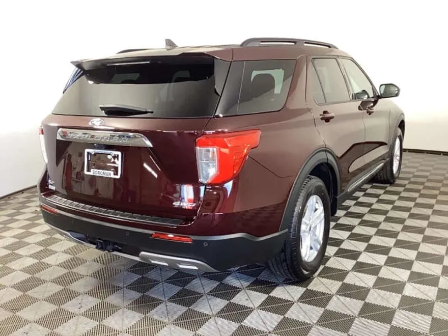 2022 Ford Explorer XLT photo 1