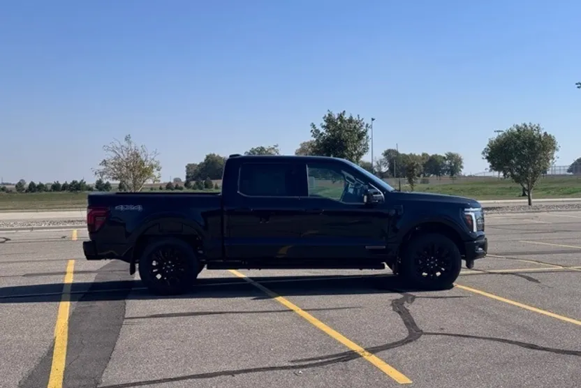 2025 Ford F-150 Lariat photo 1
