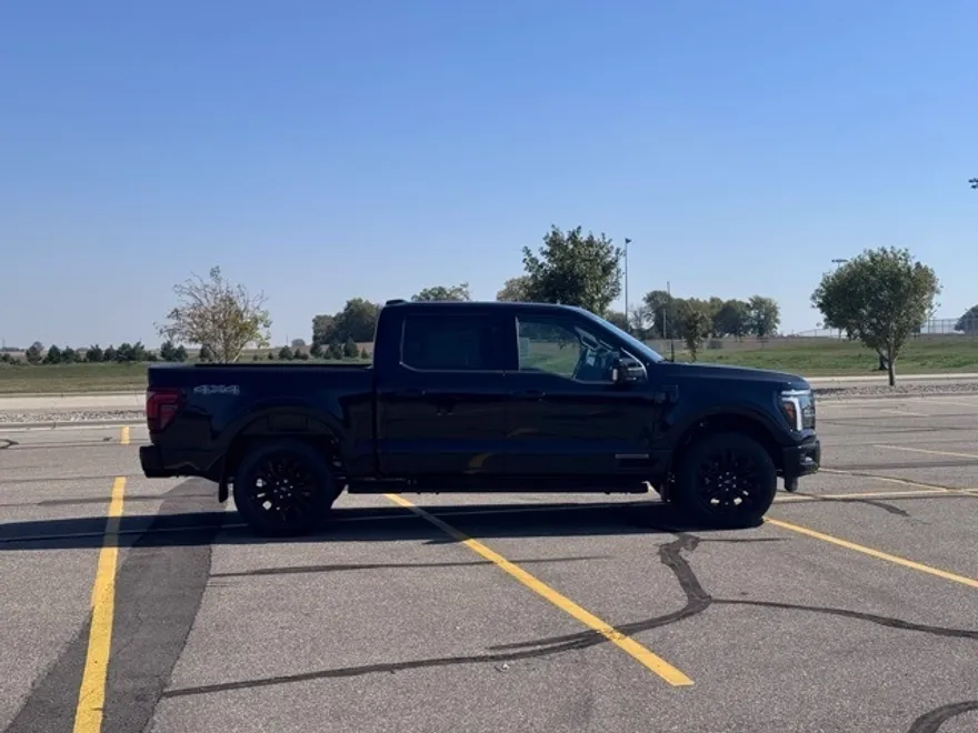 2025 Ford F-150 Lariat photo 1