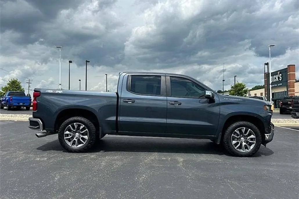 2021 Chevrolet Silverado 1500 LT photo 1