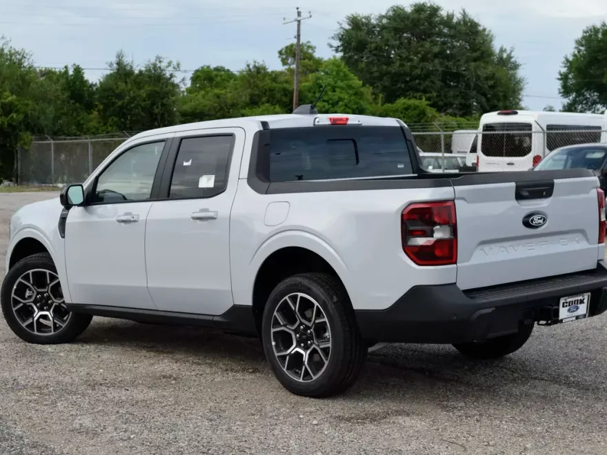 2025 Ford Maverick Lariat photo 1