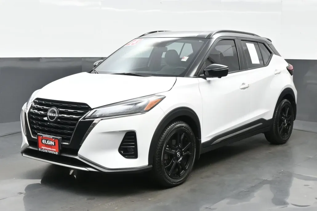 2023 Nissan Kicks SR photo 1