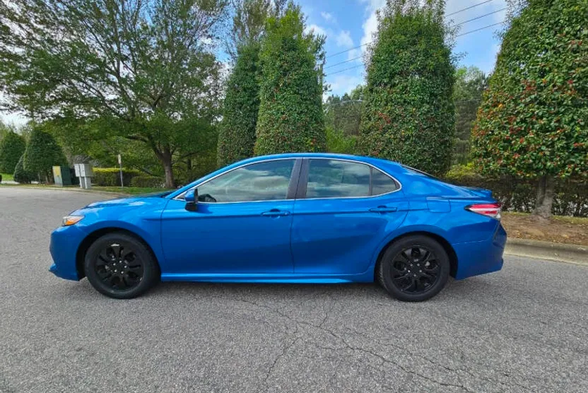 2018 Toyota Camry SE photo 1