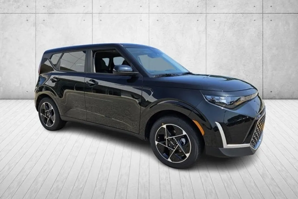 2025 Kia Soul EX photo 1