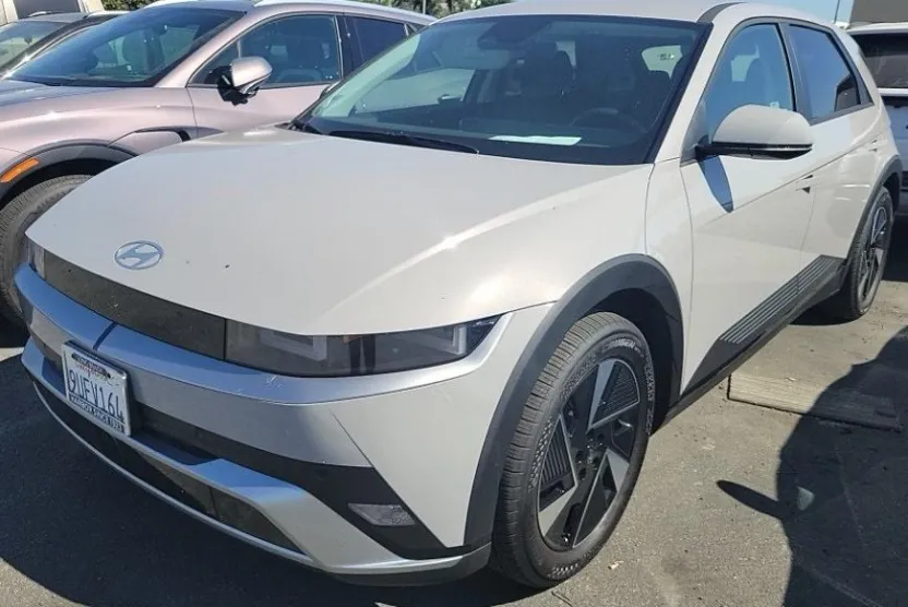 2025 Hyundai Ioniq 5 SE Standard Range photo 1