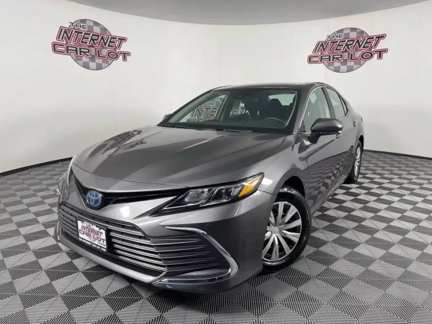 2021 Toyota Camry Hybrid LE photo 1