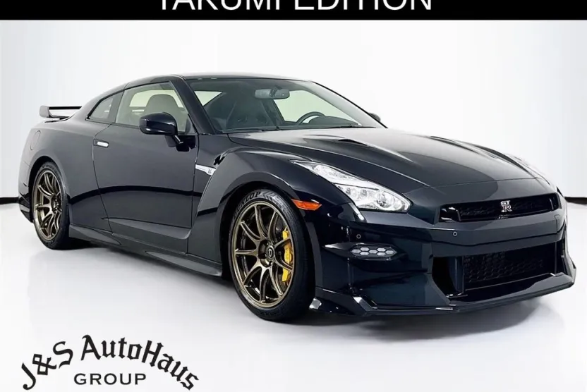2024 Nissan GT-R T-Spec photo 1